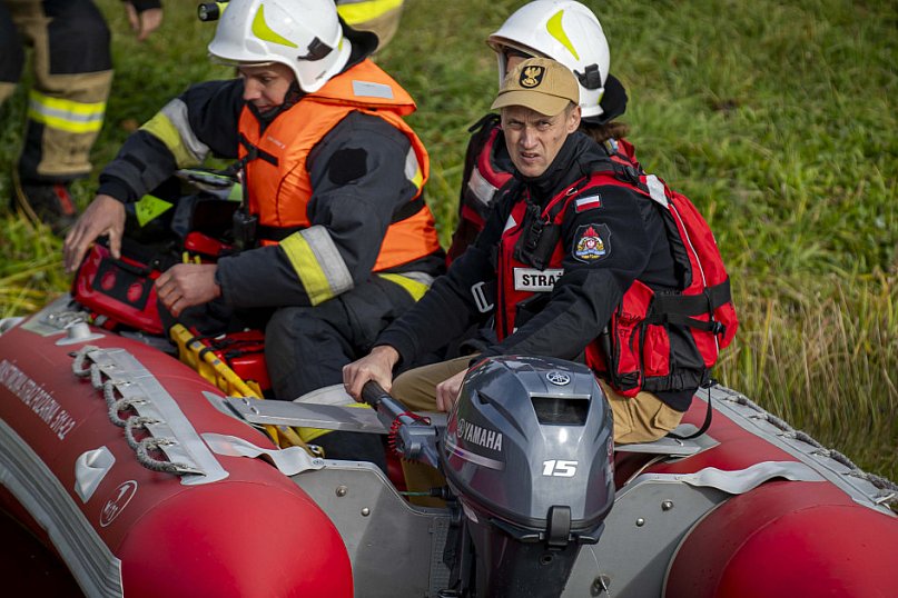 Ćwiczenia strażaków PSP i OSP na zalewie w Jarocinie