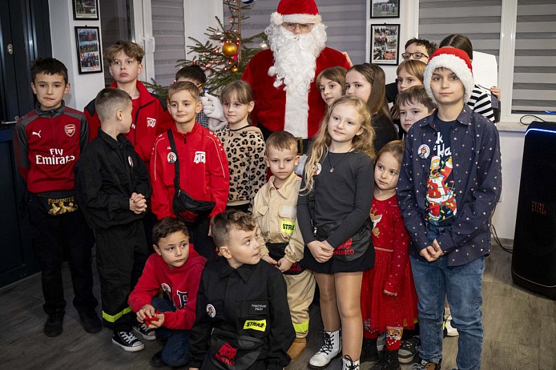 Mikołajkowy bal MDP w Nisku – święto młodych strażaków pełne nagród