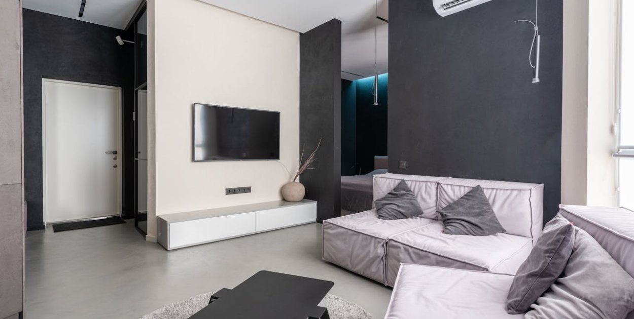 Jak działa klimatyzator przenośny w mieszkaniu?